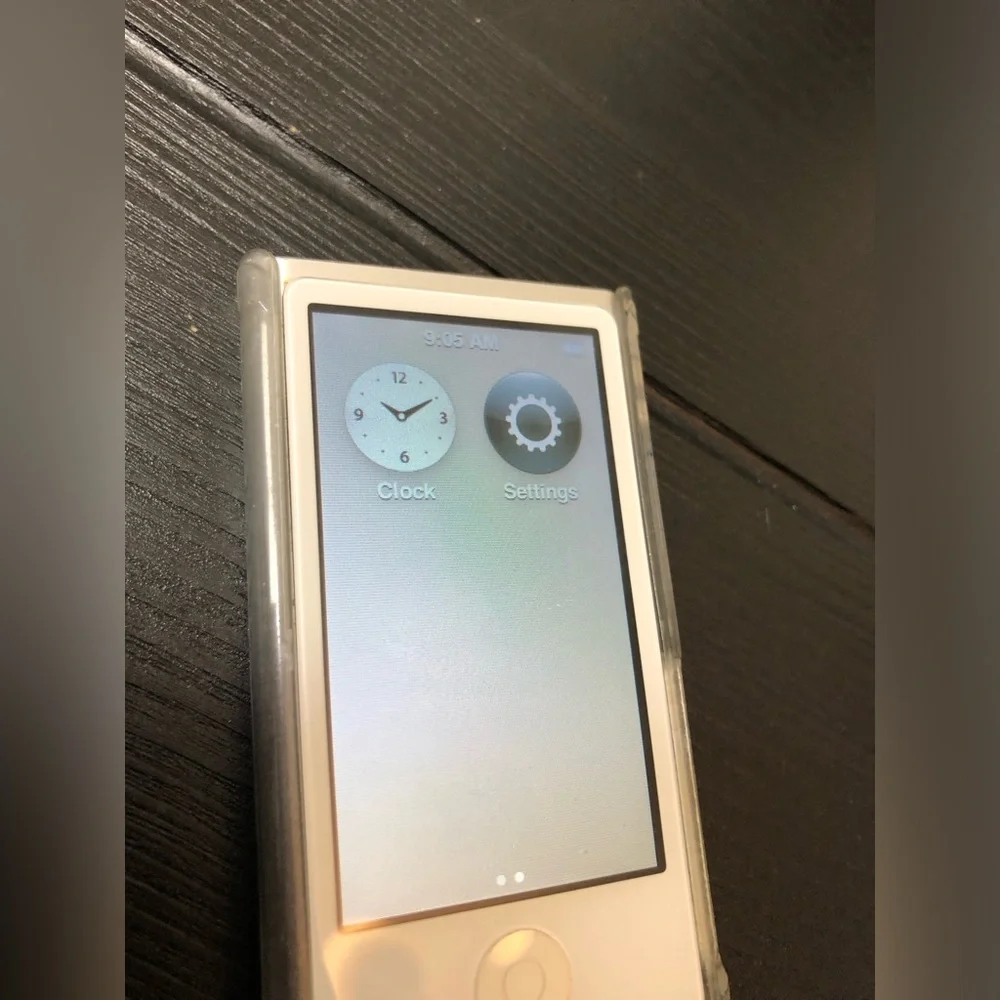 Apple 14GB iPod Nano - 7th Generation Silver - A1446